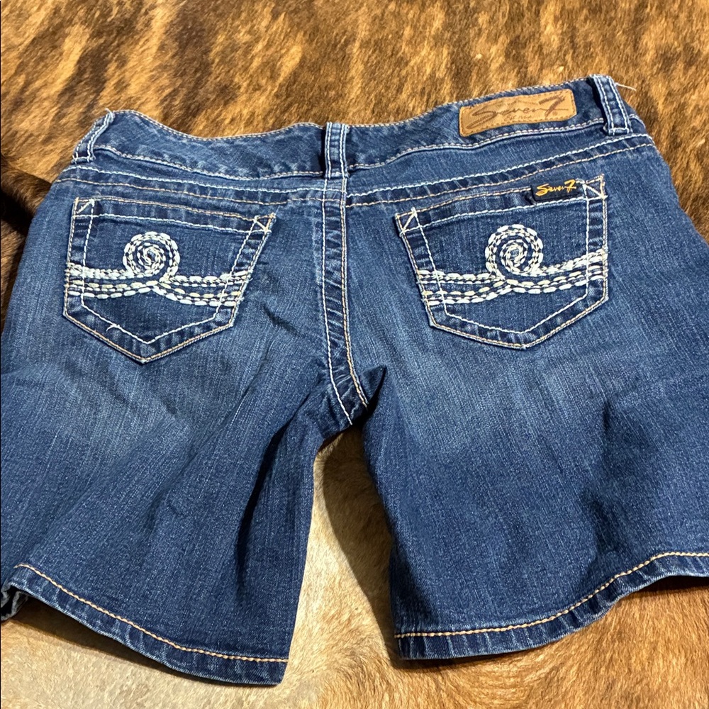 Seven7 shorts in size 29